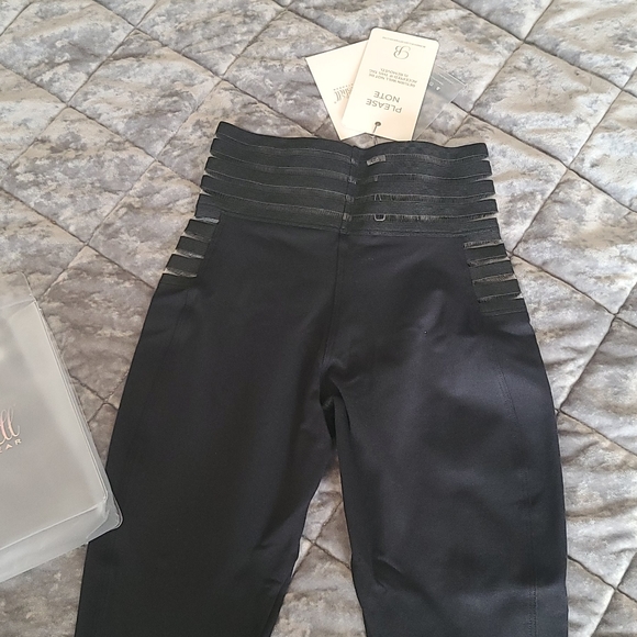 Statement Leggings - Picture 9 of 12